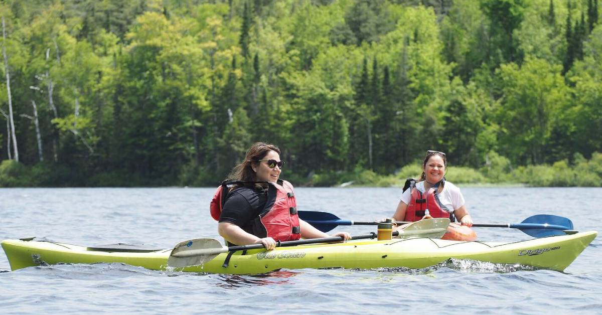 two women kayak