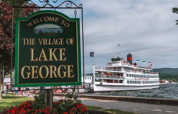 welcome-to-lake-george-village-sign