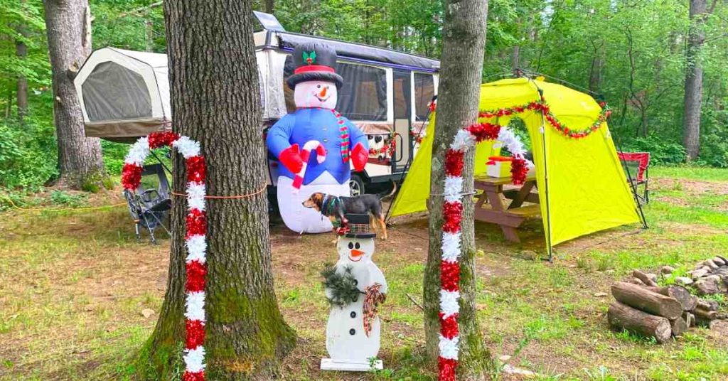 campsite decorated for the holidays